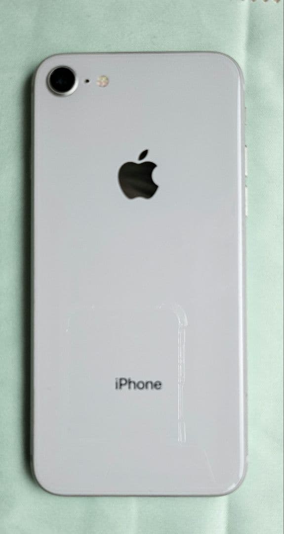 iPhone 8 64GB ホワイト SIMフリー バッテリー100%【傷あり】