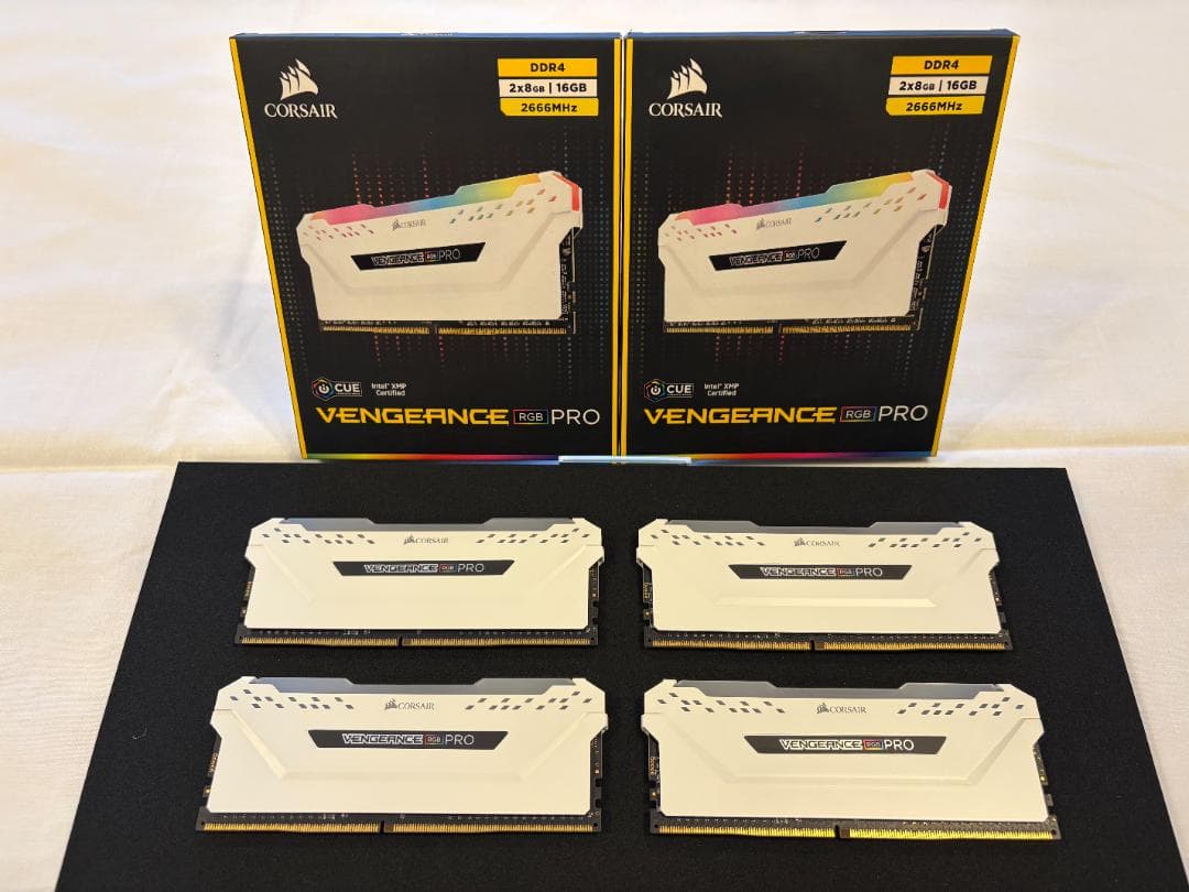 CORSAIR DDR4-2666MHz RGBメモリ32GB [8GB×4枚]