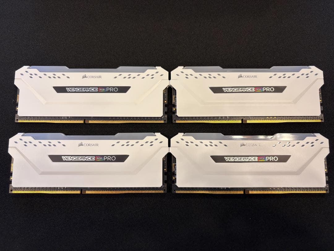 CORSAIR DDR4-2666MHz RGBメモリ32GB [8GB×4枚]