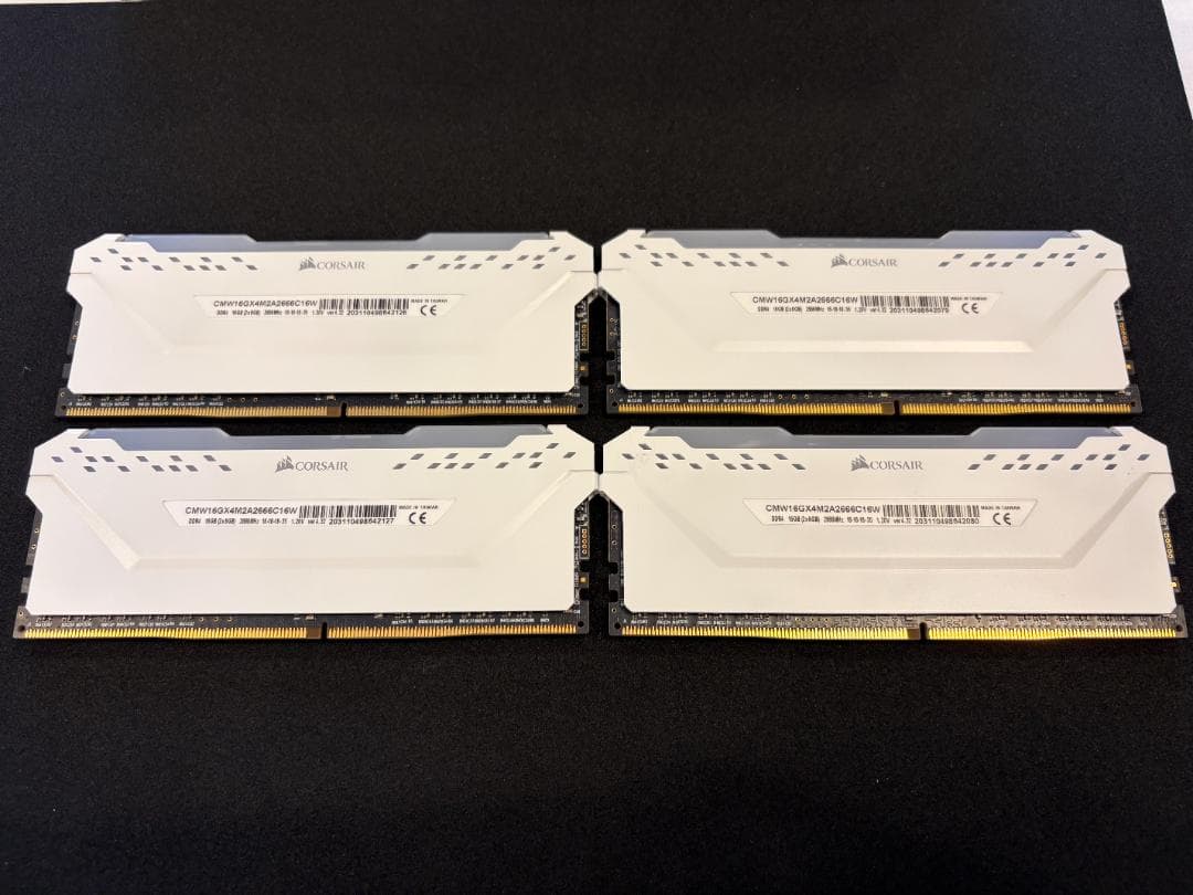 CORSAIR DDR4-2666MHz RGBメモリ32GB [8GB×4枚]