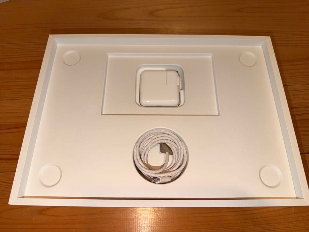 【美品】MacBook Air M3 スターライト 256GB 13インチ