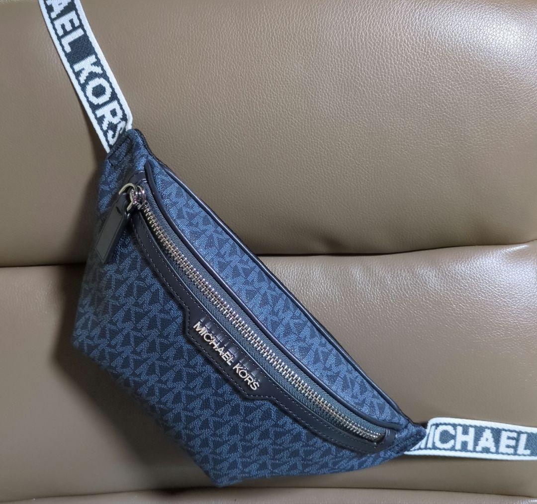 新品. Michael Kors. ボディバッグ