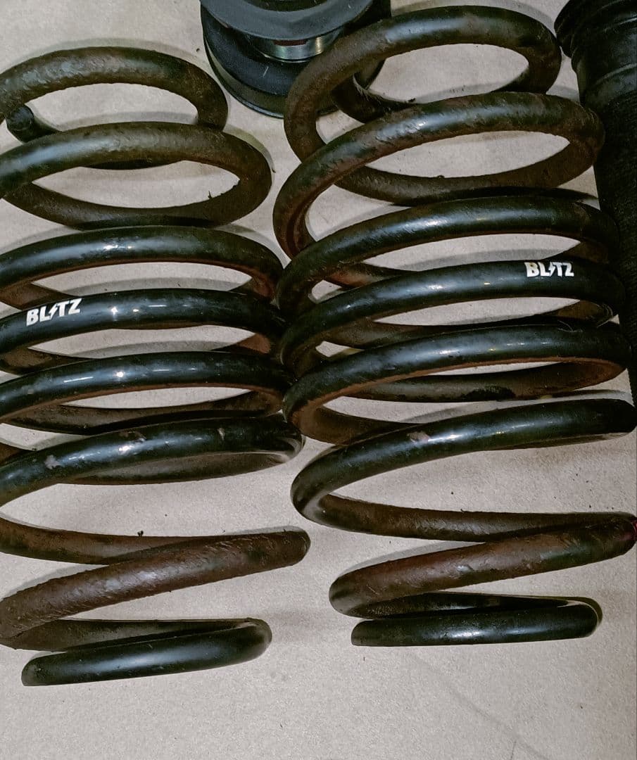 ZVW30 コイルオーバーサスペンションキット