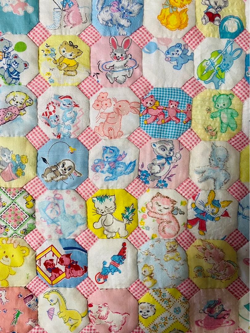 パッチワークキルト　ビンテージアニマルのオクタゴンのキルト