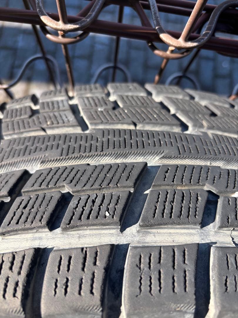 直接引取可　スタッドレスタイヤ ホイール 215/70-16 ナット付き