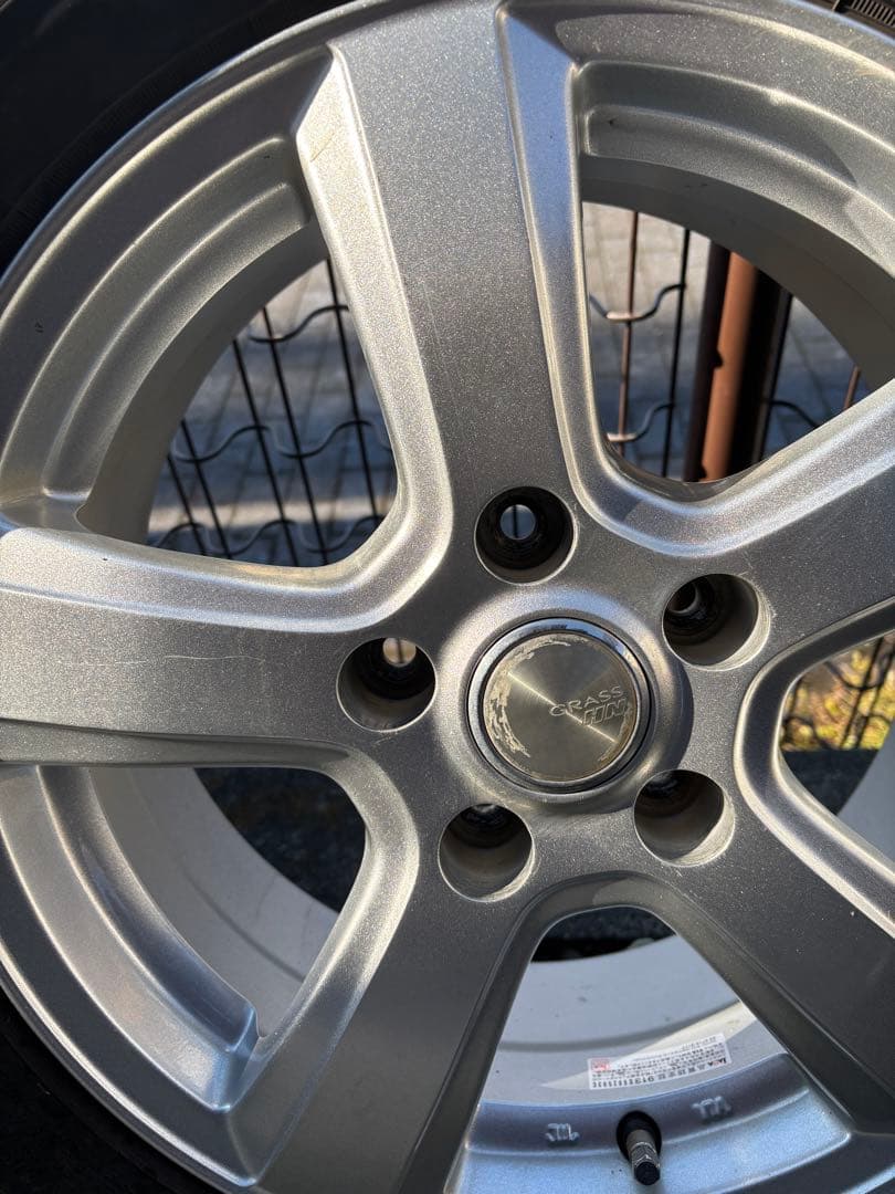 直接引取可　スタッドレスタイヤ ホイール 215/70-16 ナット付き