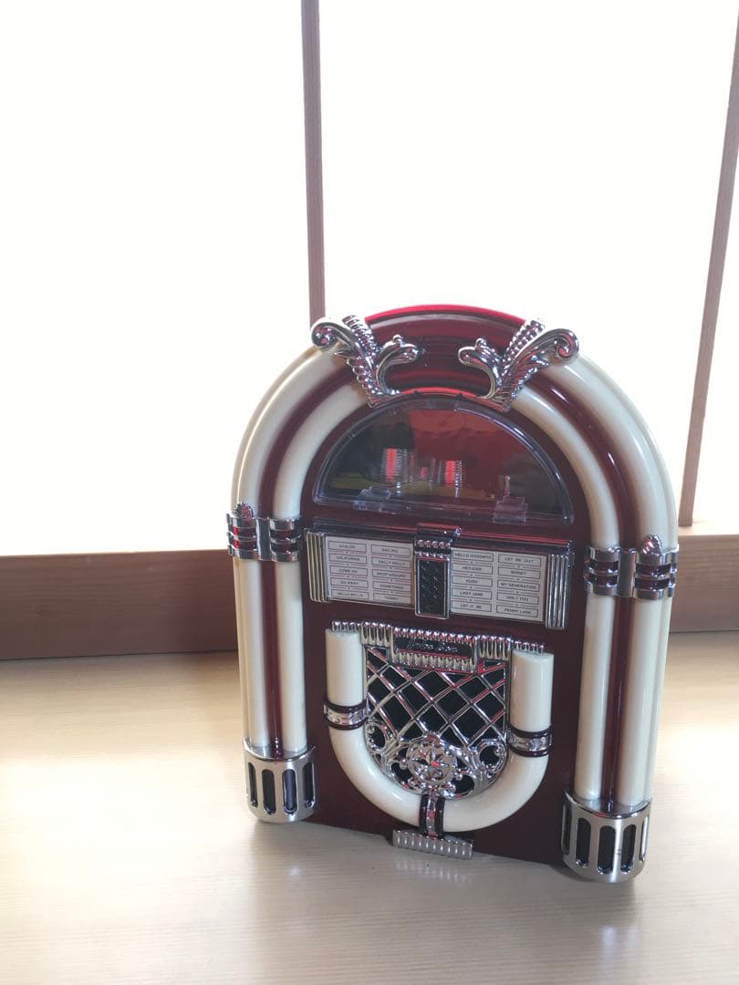 ジュークボックス型ラジオ⚫︎オールディーズ⚫︎アンティーク⚫︎電池式⚫︎昭和レトロ