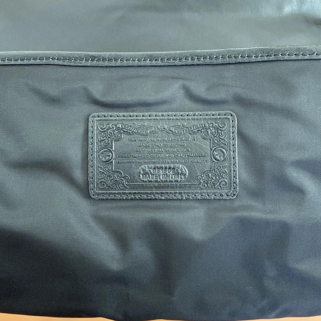 ハンティングワールド　メッセンジャーバッグ　ショルダーバッグ