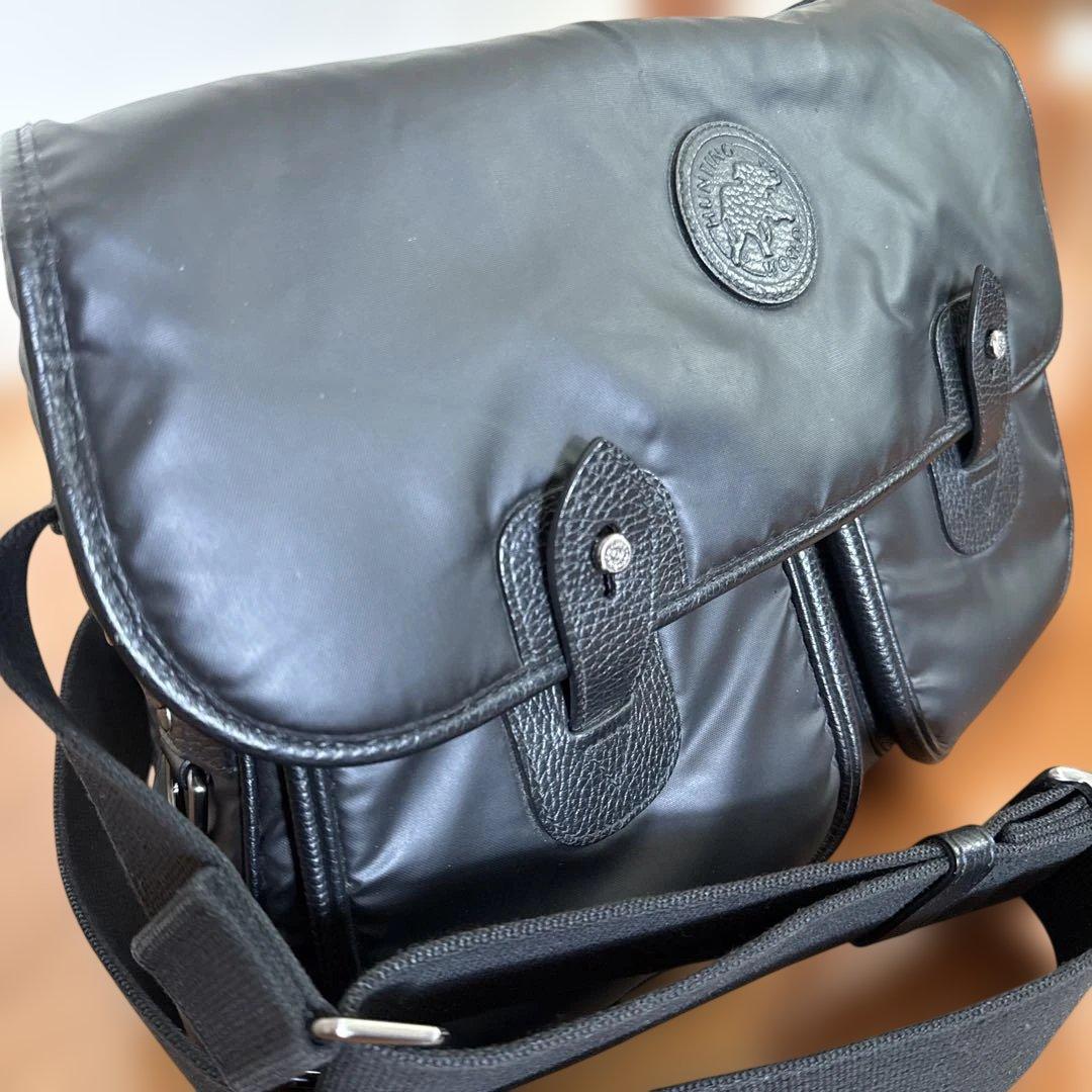 ハンティングワールド　メッセンジャーバッグ　ショルダーバッグ