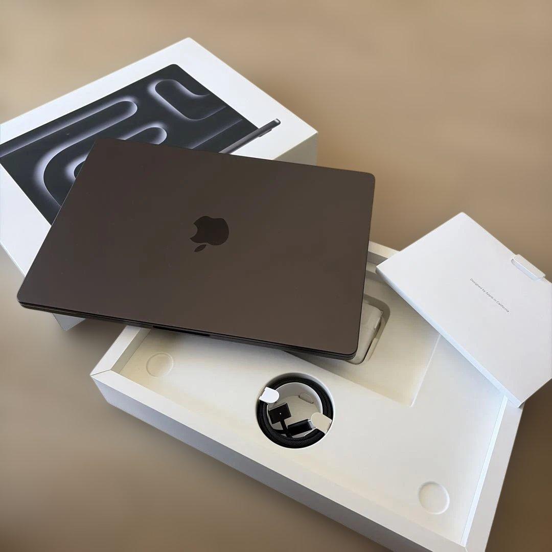 Apple MacBook Pro (M4,16GB,512GB) 2024年