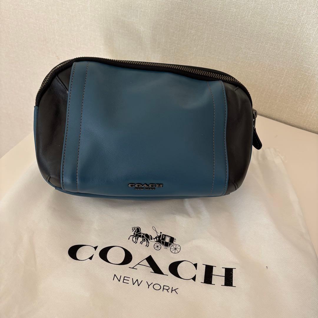 未使用　COACH レザー ボディバッグ 青と黒コンビ
