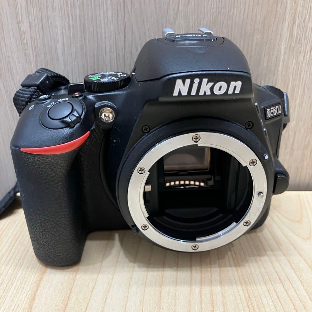 ゲリラセール　Nikon デジタル一眼レフカメラ D5600 ダブルズームキット