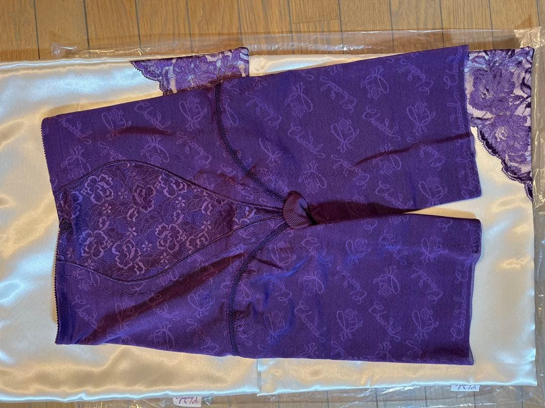 シャンデール　ガードル　64㌢