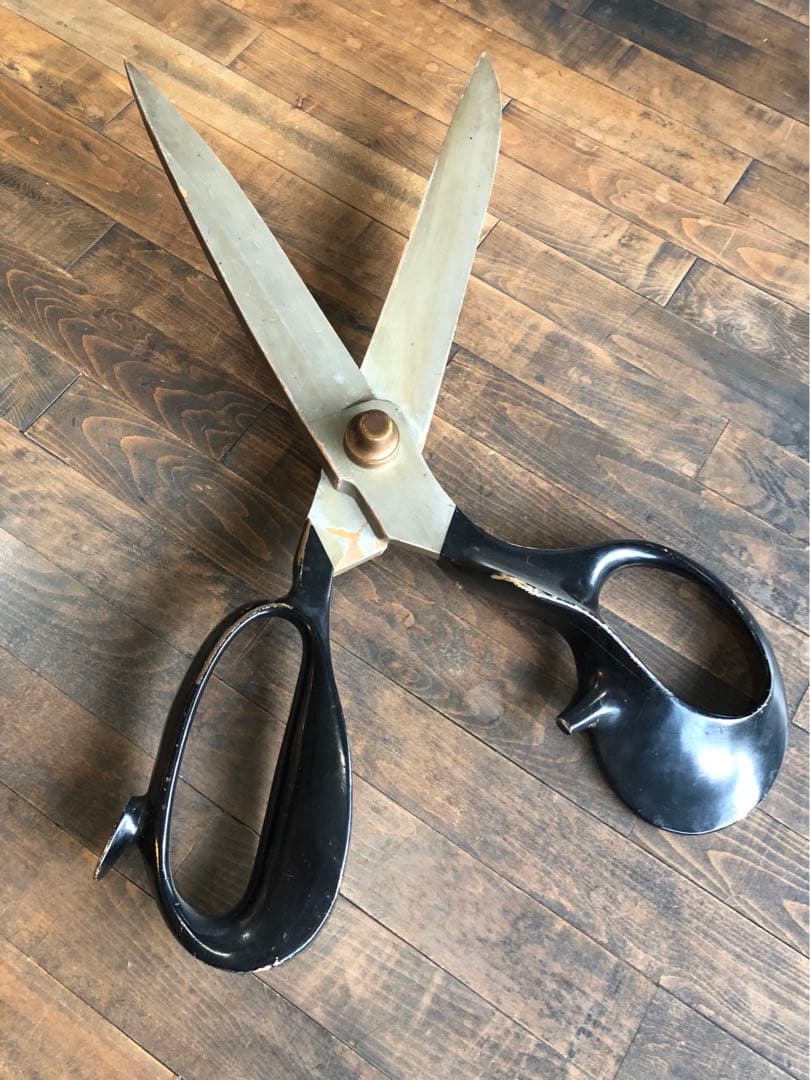 ハサミオブジェ　巨大　看板