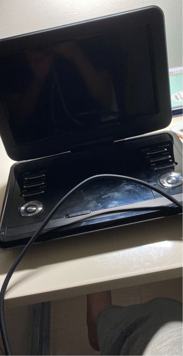 11.4型フルセグ対応ポータブルDVDプレーヤー