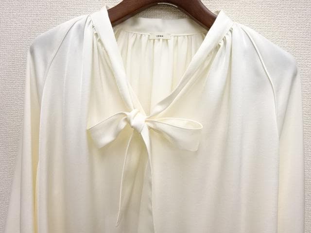 新品タグ付　IENA　サテン ボウタイ スキッパーブラウス セレモニーなどにも