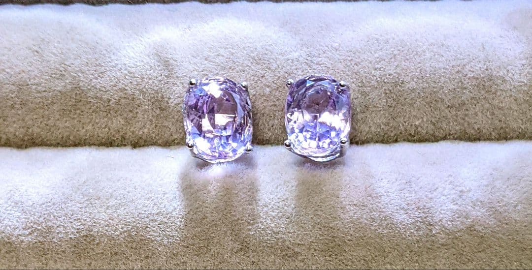 【希少石】クンツァイトの天然石オーバル スタッドピアス 6×8mm