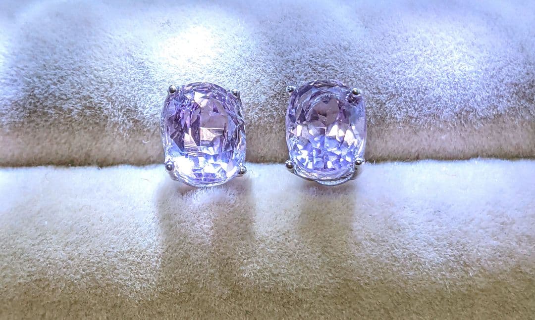 【希少石】クンツァイトの天然石オーバル スタッドピアス 6×8mm