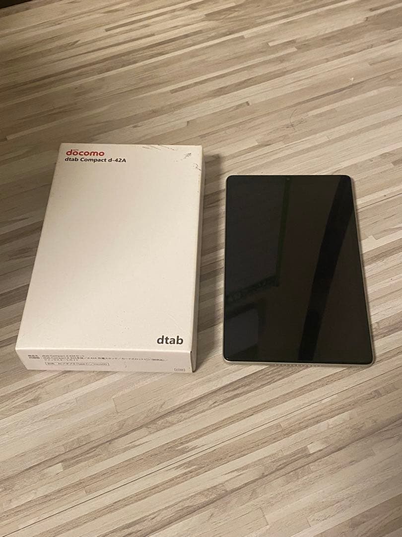docomo dtab Compact d-42A ゴールド色 (レノボ製)