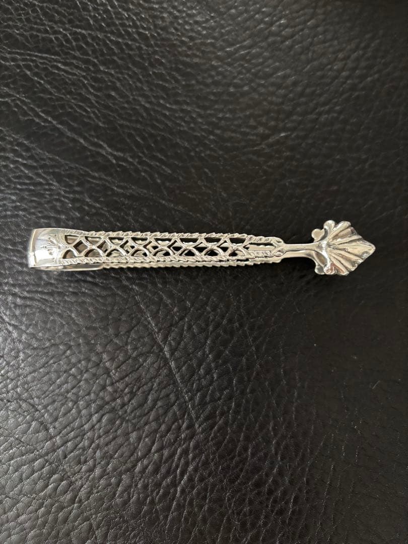 英国製　アンティーク　純銀　シュガートング　透かし彫り