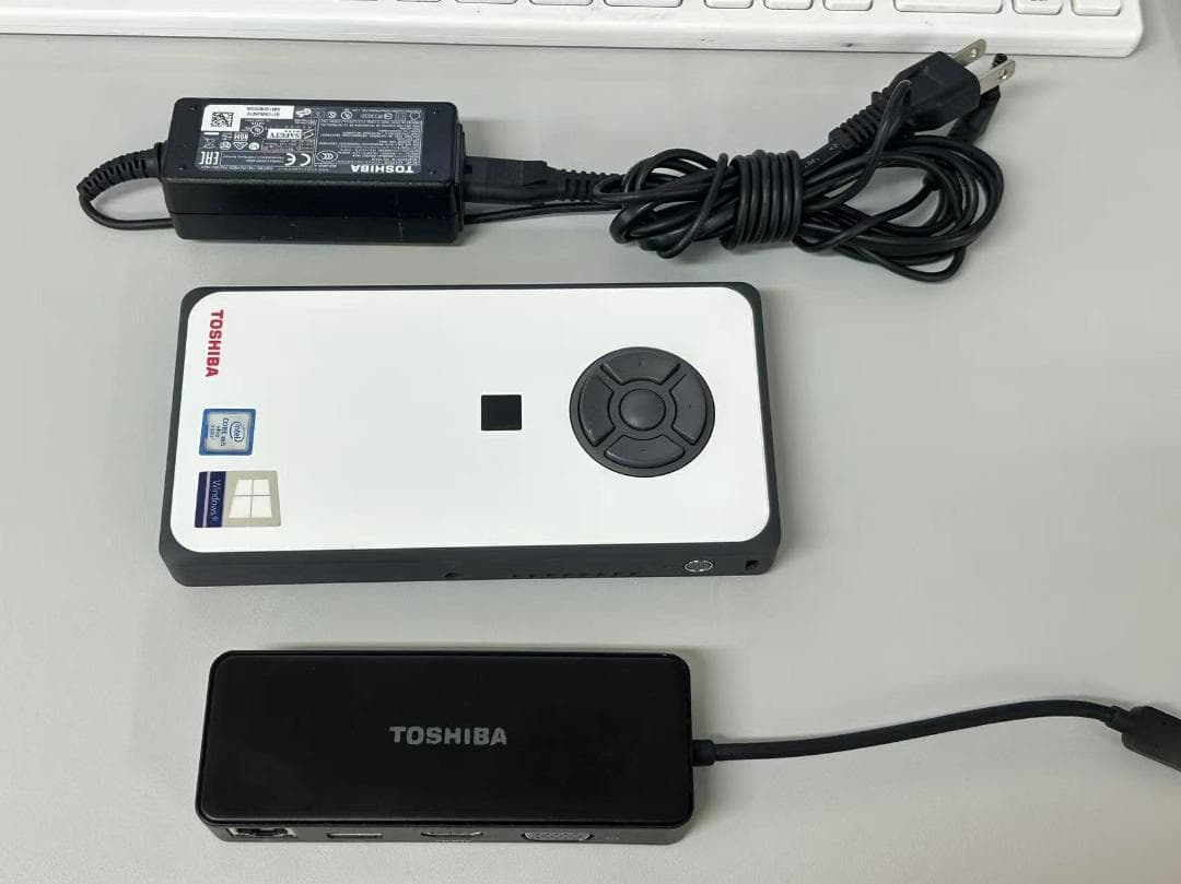 dynaEdge DE100/P m5-6y57 メモリ8GB/SSD256GB