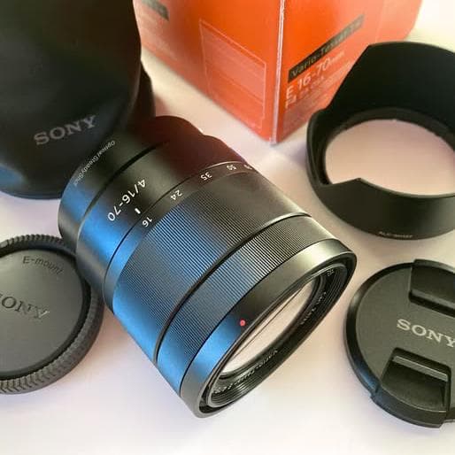 Sony αEマウント16-70mm F4 APS-C OSS