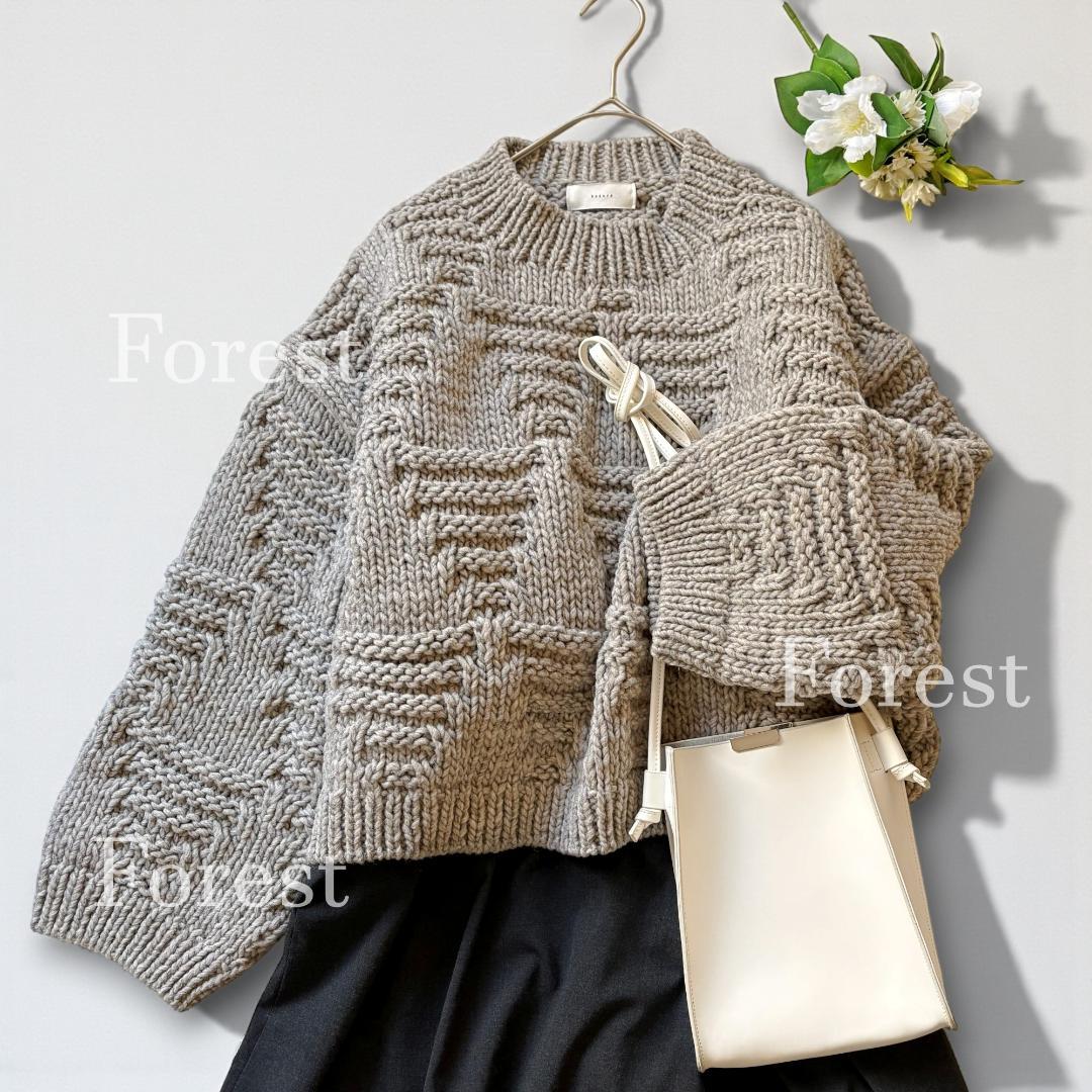 ペルートライアングルニット　sizeFREE　かぐれ