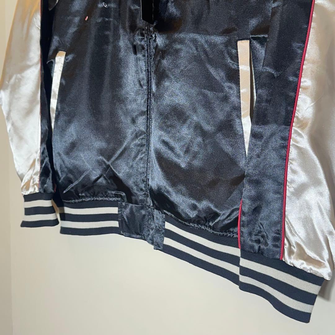 【新品未使用】刺繍スカジャン和柄 黒金M〜Lサテン 桜 富士山 五重塔 ブルゾン