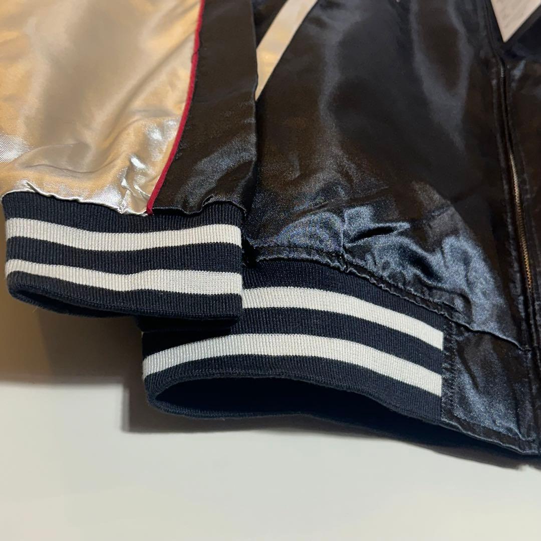 【新品未使用】刺繍スカジャン和柄 黒金M〜Lサテン 桜 富士山 五重塔 ブルゾン