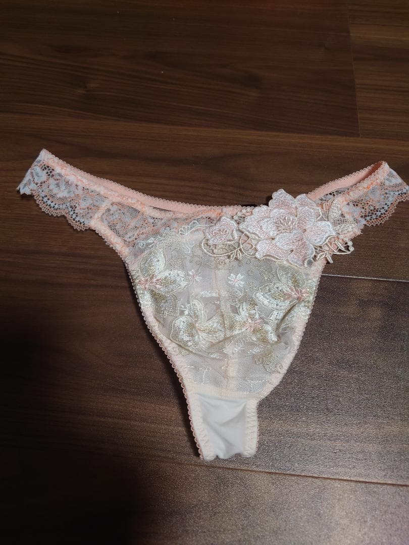 サルートLサイズ　花柄刺繍 Tバックショーツセット（レア商品セット）新品未使用