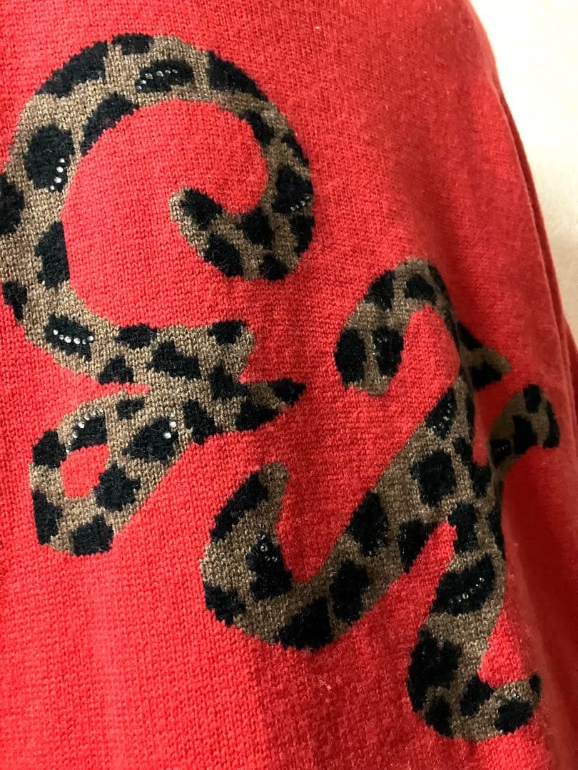 伊太利屋 ❤️GKスパンコール付ワンポイント豹レッド タートルロングセーター 美品