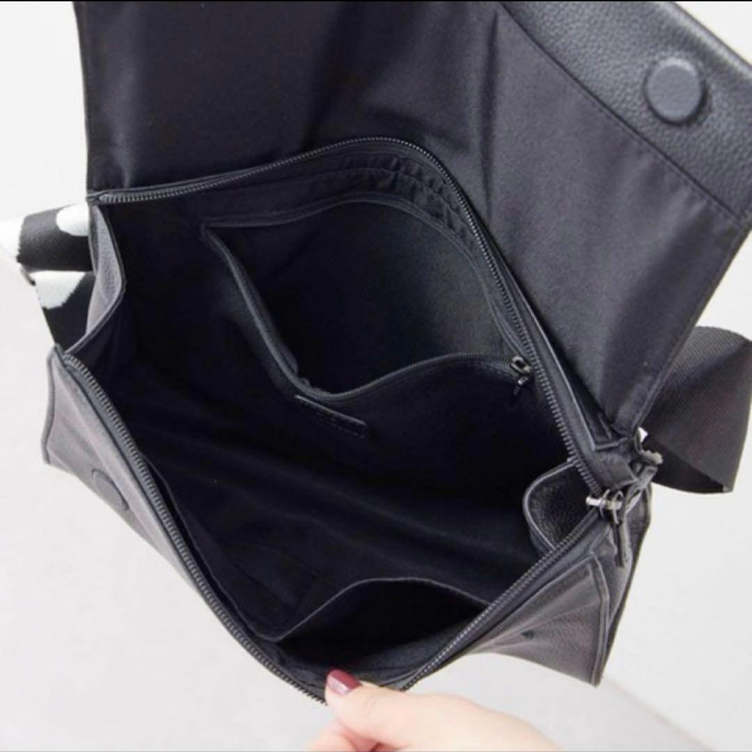 イアパピヨネ 柄ワイドテープショルダーバッグ 本革 ボディバッグ キャメル