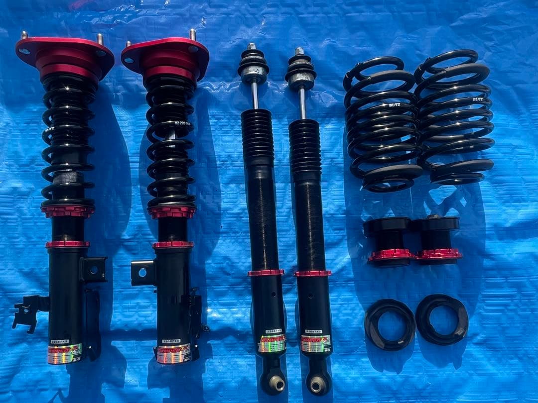 30プリウス車高調 BLITZ