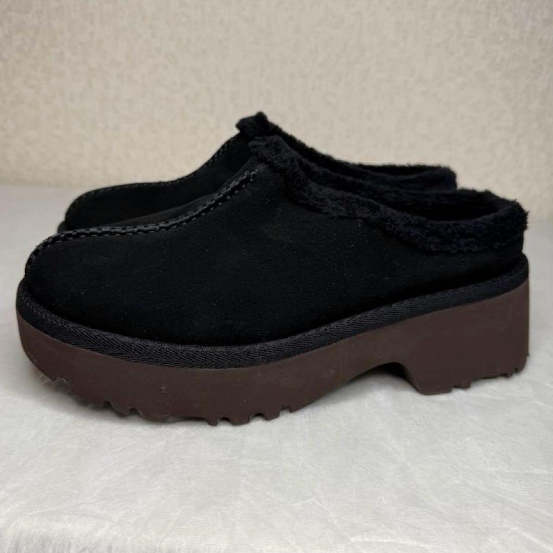 しちさぶ　UGG／アグ　ニューハイツ コージー クロッグ 厚底　ブラック