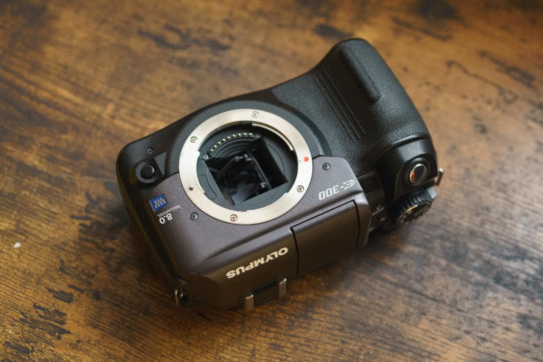 OLYMPUS E-300 ショット数7952 ズームレンズ2本付