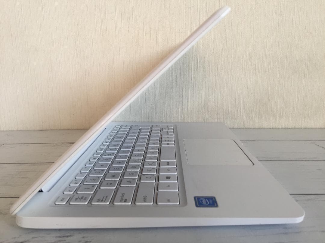 ASUS E406S 14型TFT液晶　薄型・コンパクト ノートパソコン