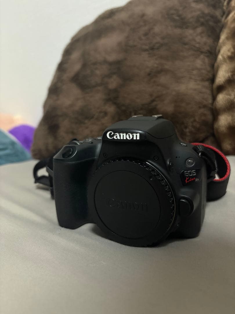 【最安値‼️】Canon EOS Kiss X9 デジタル一眼レフ　本体のみ