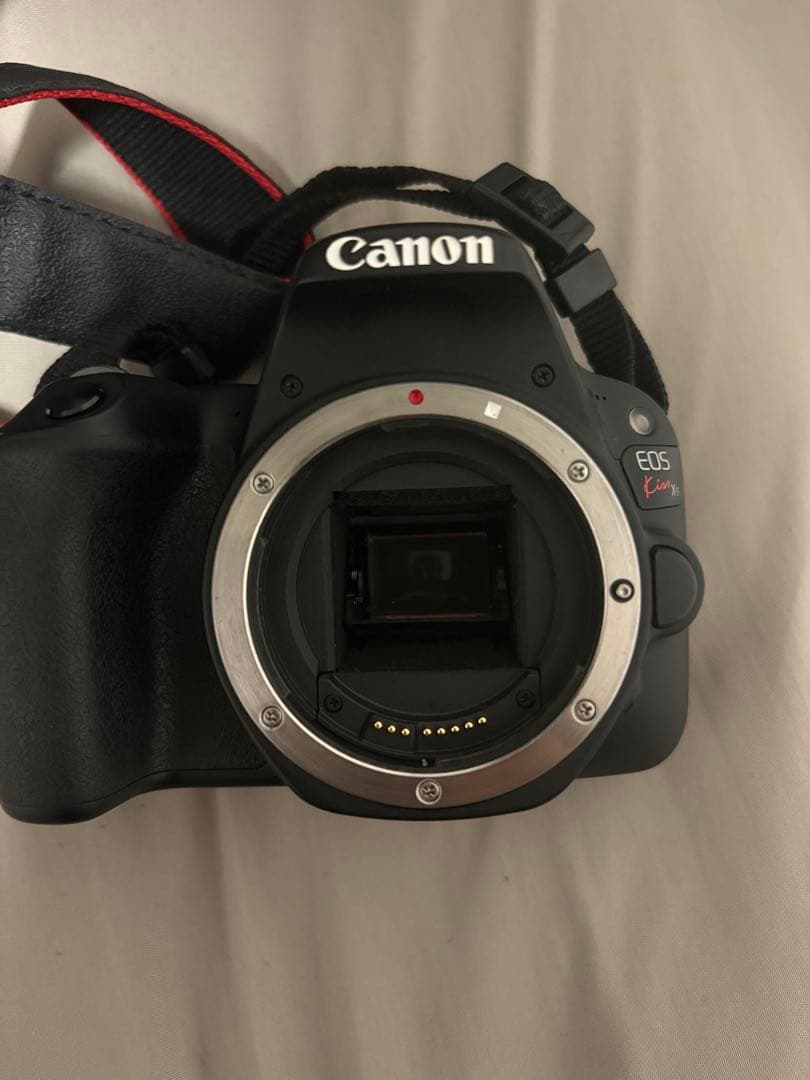 【最安値‼️】Canon EOS Kiss X9 デジタル一眼レフ　本体のみ