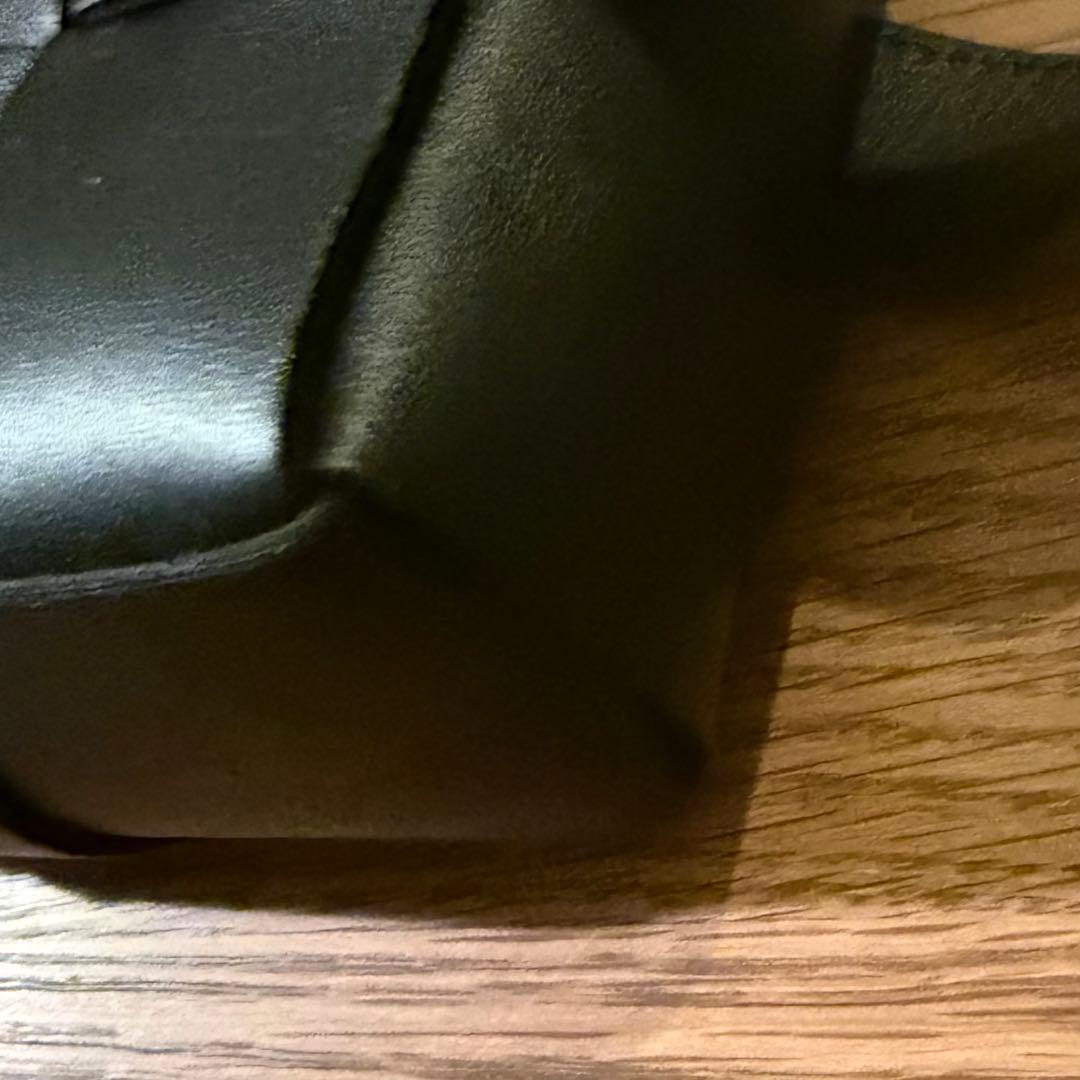 【美品】ボッテガべネタ　カセット　ブラックレザーボディバッグ