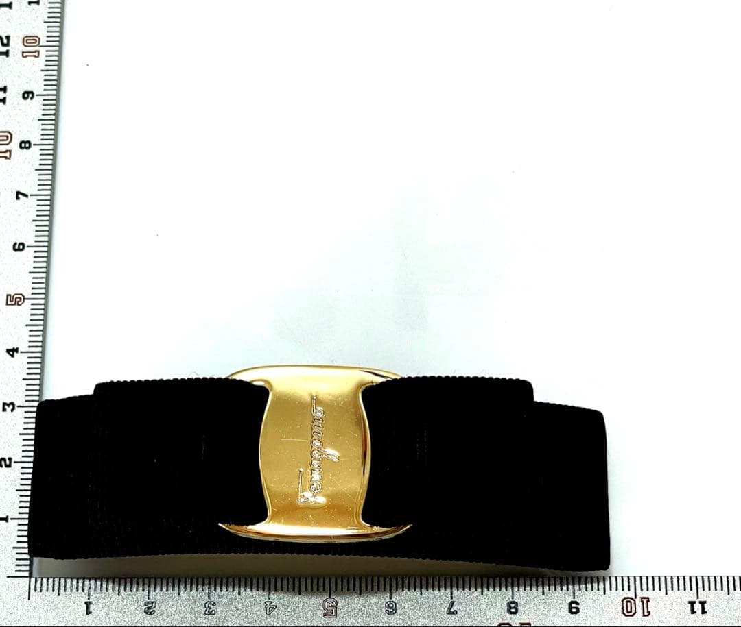 【美品・箱付き】フェラガモ ヴァラリボン バレッタ ブラック ゴールド金具