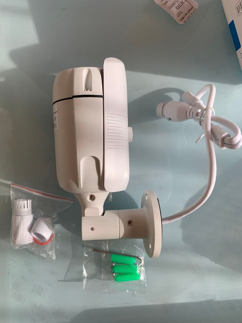 業務用、安定の有線での防犯カメラ　高信頼性4台+受信機　PSE電源アダプター付き