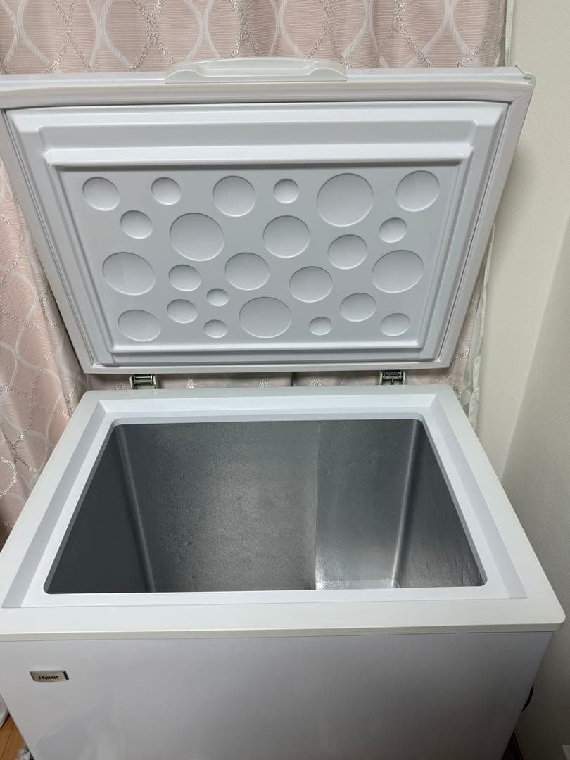 『引き取り限定』神戸市西区Haier 冷凍庫　ホワイト　145L