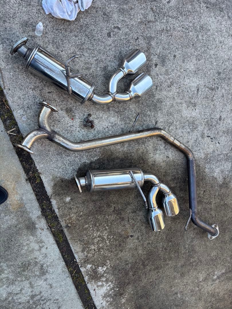 久保さんC-HR ブリッツ　ニュルスペック4本出しマフラー