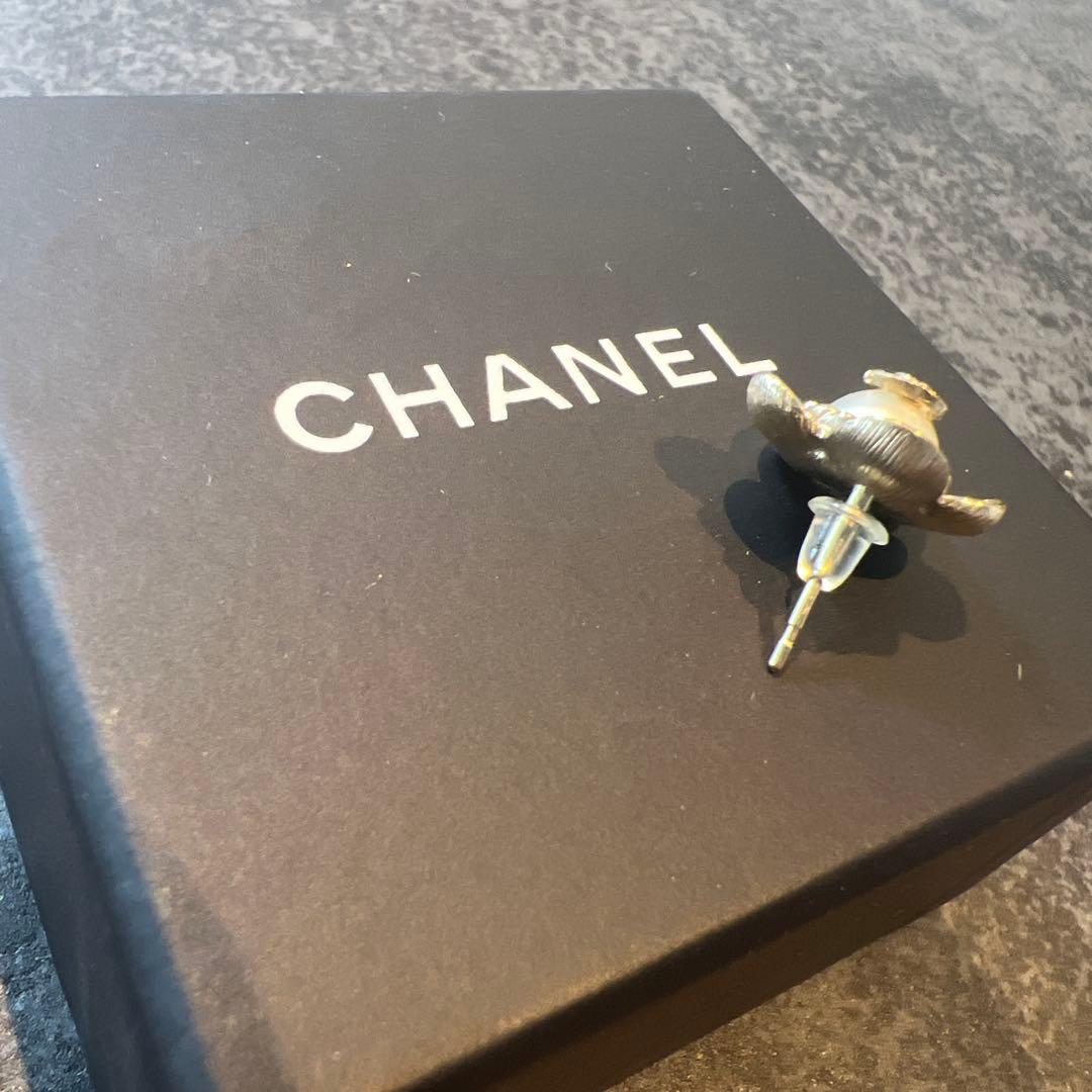 シャネル　カメリア　ピアス(片耳)