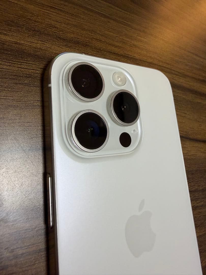 専用　Apple iPhone 15Pro ホワイト 本体美品＋付属品＋おまけ