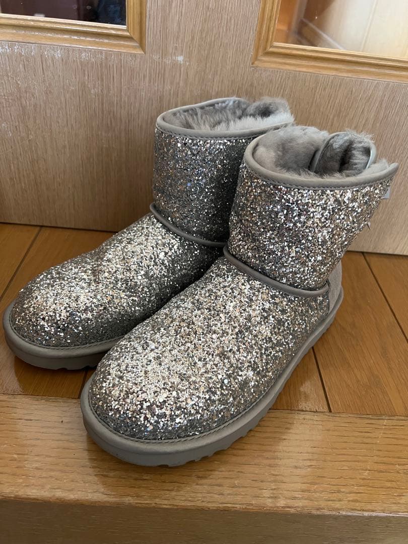 UGG リボングリッタームートンブーツ　25㎝
