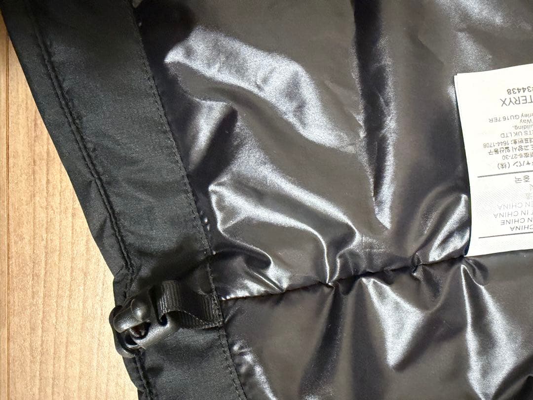 アークテリクス　アトムフーディ　AR Mサイズ　試着のみ　黒