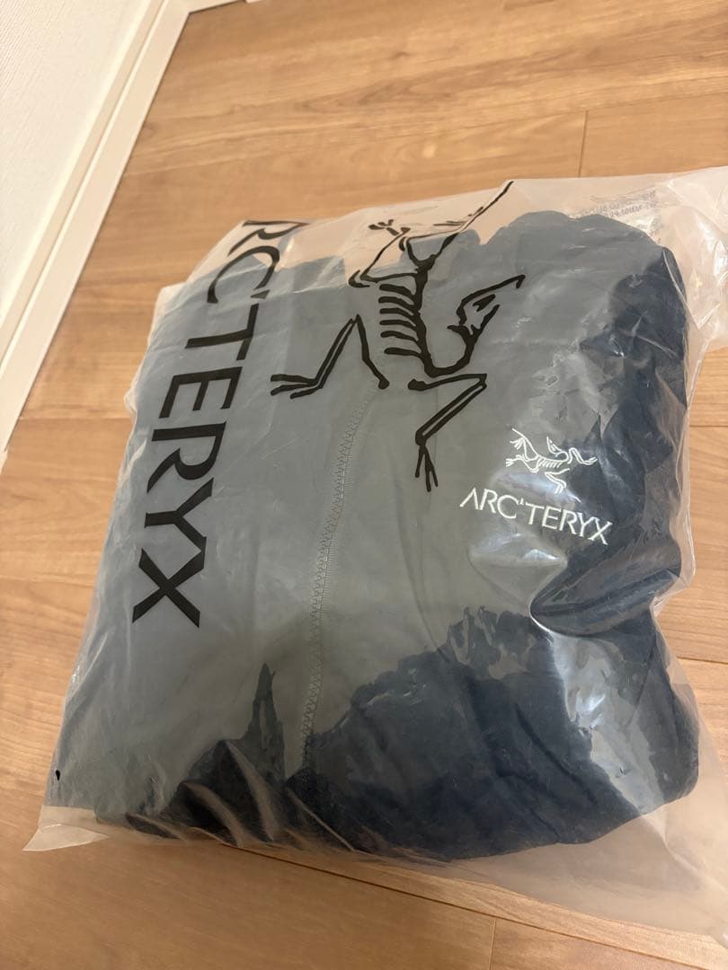 アークテリクス　アトムフーディ　AR Mサイズ　試着のみ　黒