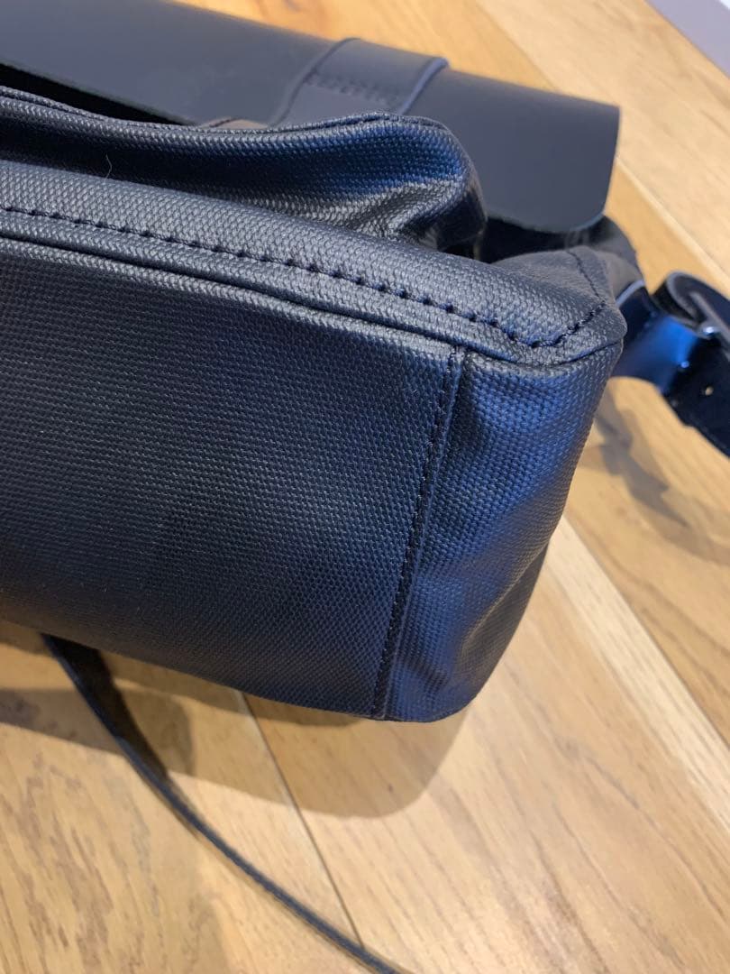 Dr. Martens Messenger Bag AD056001 ブラック