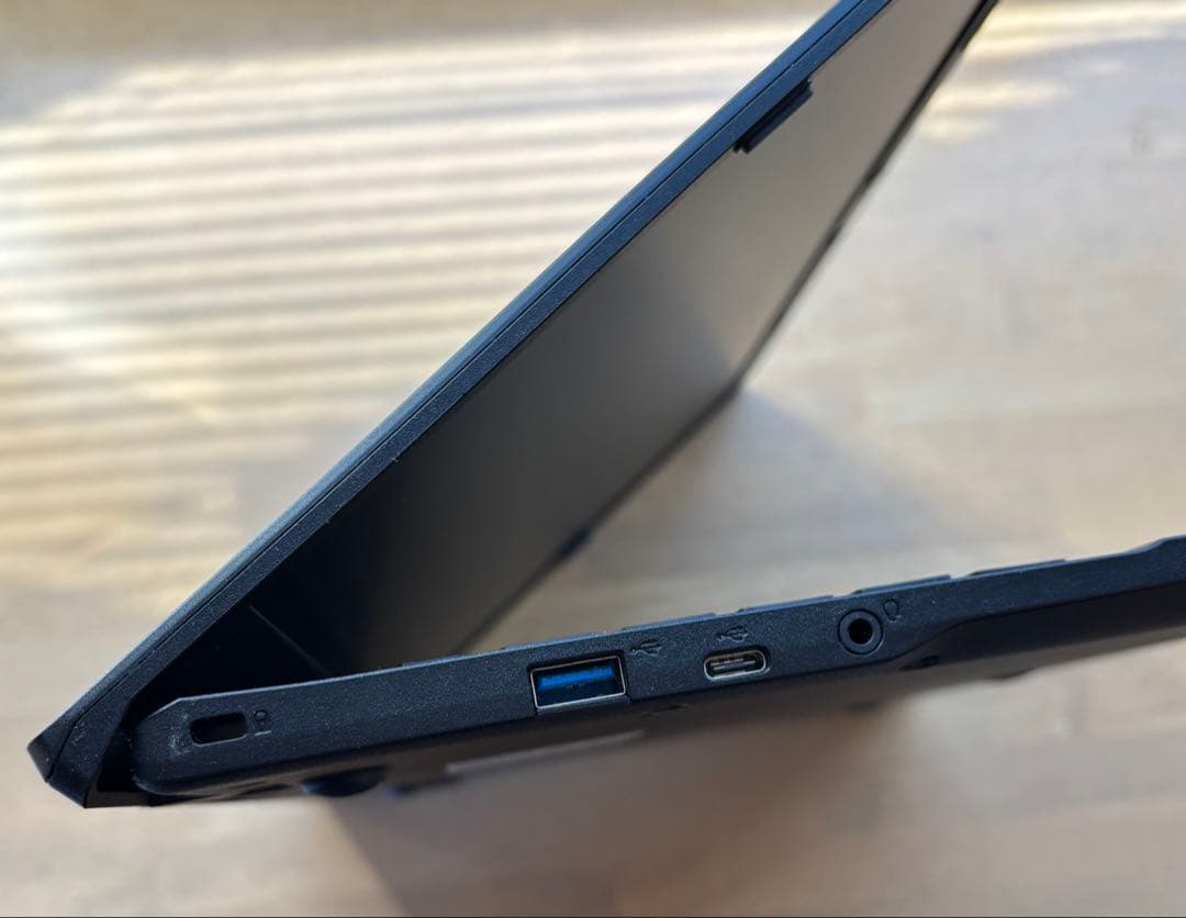 【超美品】数回使用のみ　富士通ノートパソコン Windows11 SSD 軽量